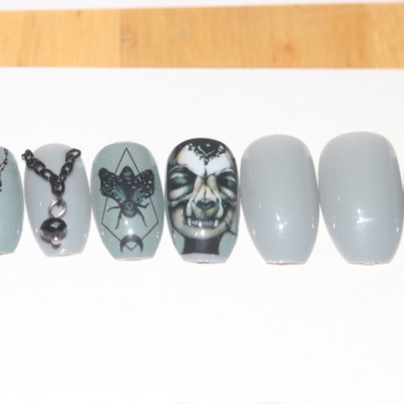 Grey Gothic with black chain-press on nail set - Picture 6 of 9